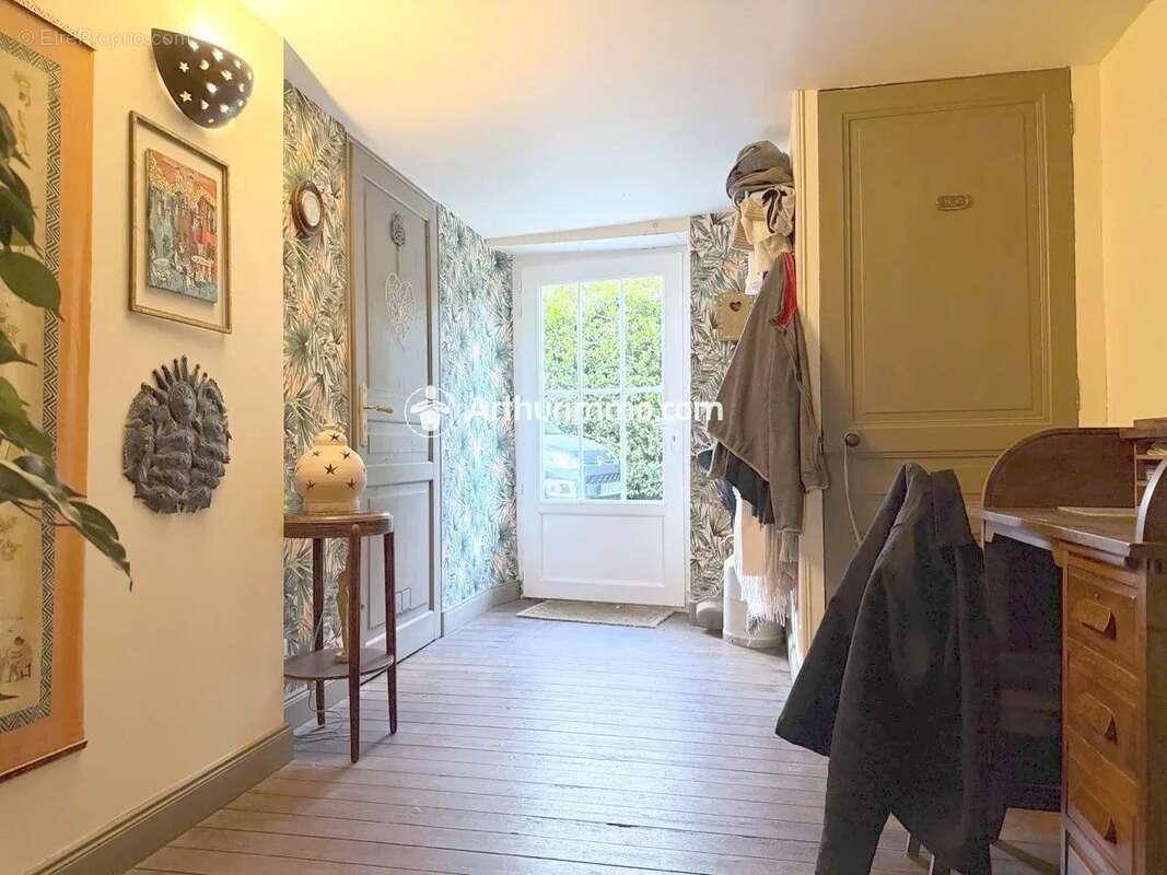 Maison à SAINT-JEAN-D'ANGELY