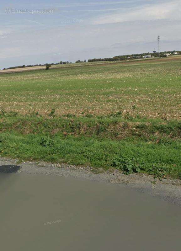 Terrain à VERINES