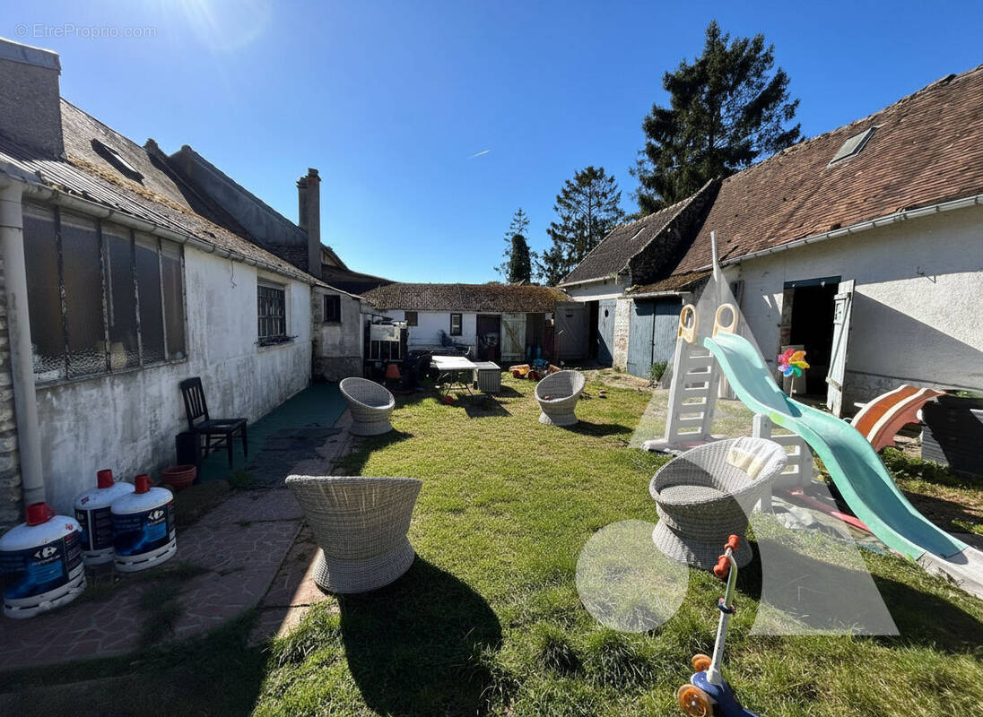 Maison à MERY-LA-BATAILLE