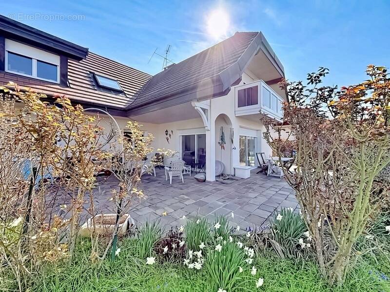 Maison à VETRAZ-MONTHOUX