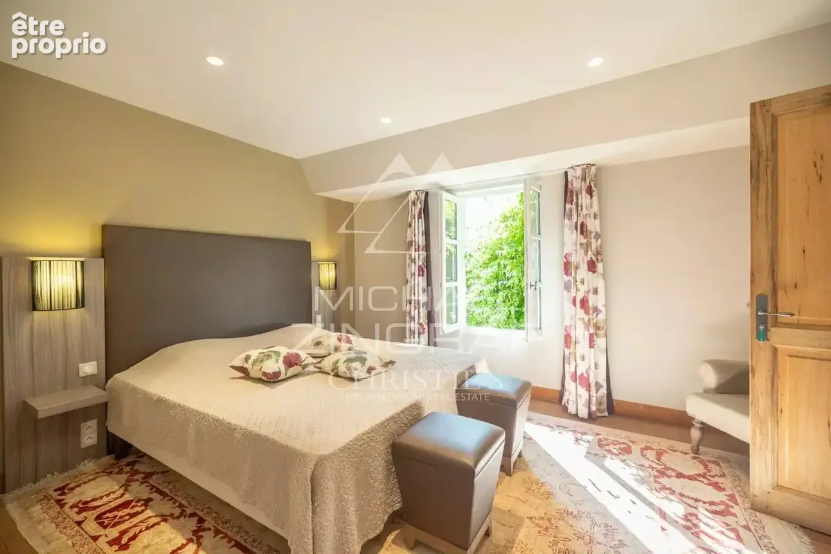 L’exception au cœur du village : maison de caractère avec terrasse et piscine - photo 9
