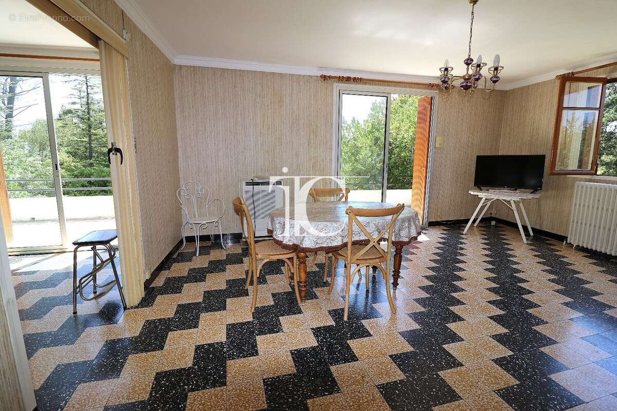 Maison individuelle sur 3434 m² de terrain avec toiture neuve Saint Ambroix - photo 4