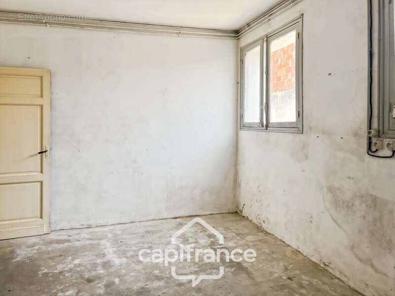 Maison à renover avec fort potentiel, cour et garage - photo 18