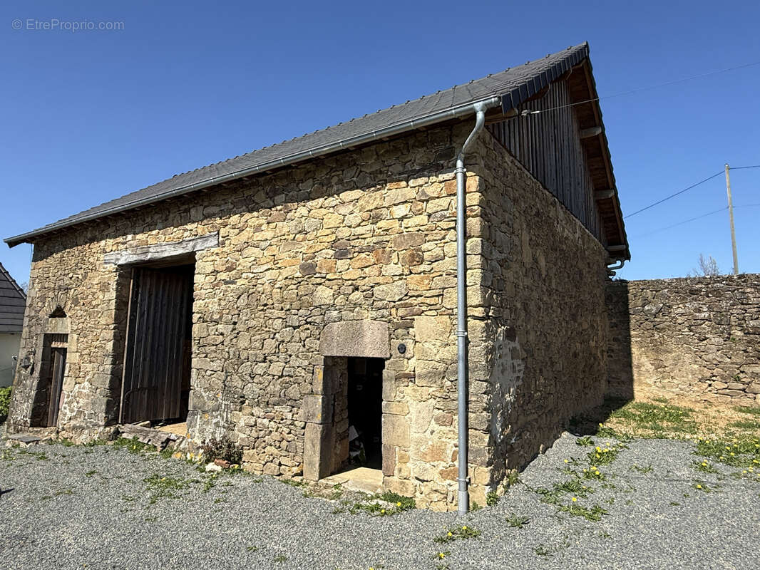 Propriete avec dependances et 11 ha de terrain - photo 28