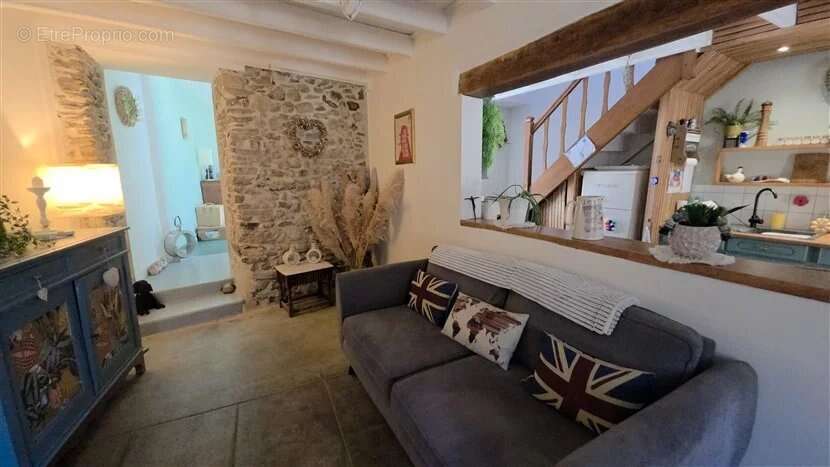 À vendre : maison de campagne de T4, jardins,  granges à Droux (87) - photo 4