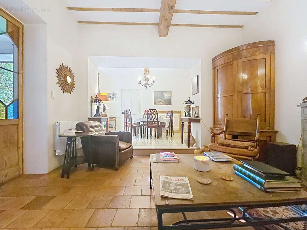 Avignon intra-muros. Maison de ville Avignon 9 pièces 220 m2 - photo 5