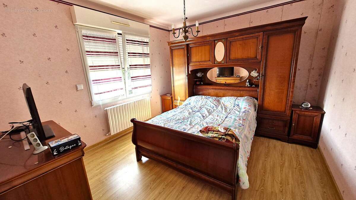 Maison traditionnelle avec garage et beau jardin clos - photo 8