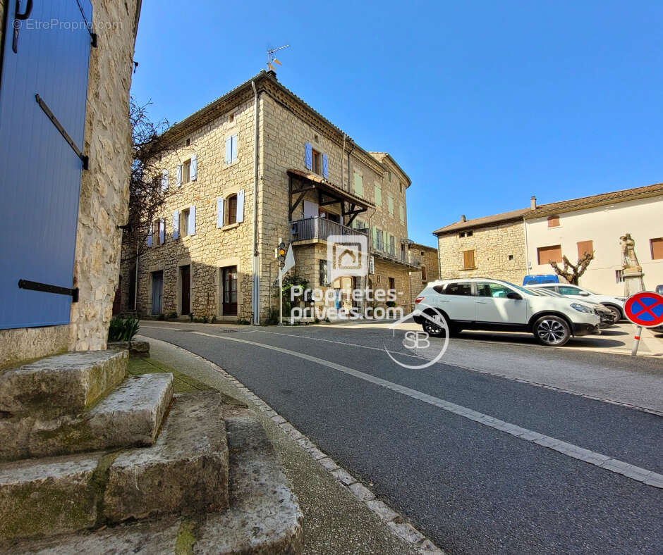 Maison à BERRIAS-ET-CASTELJAU