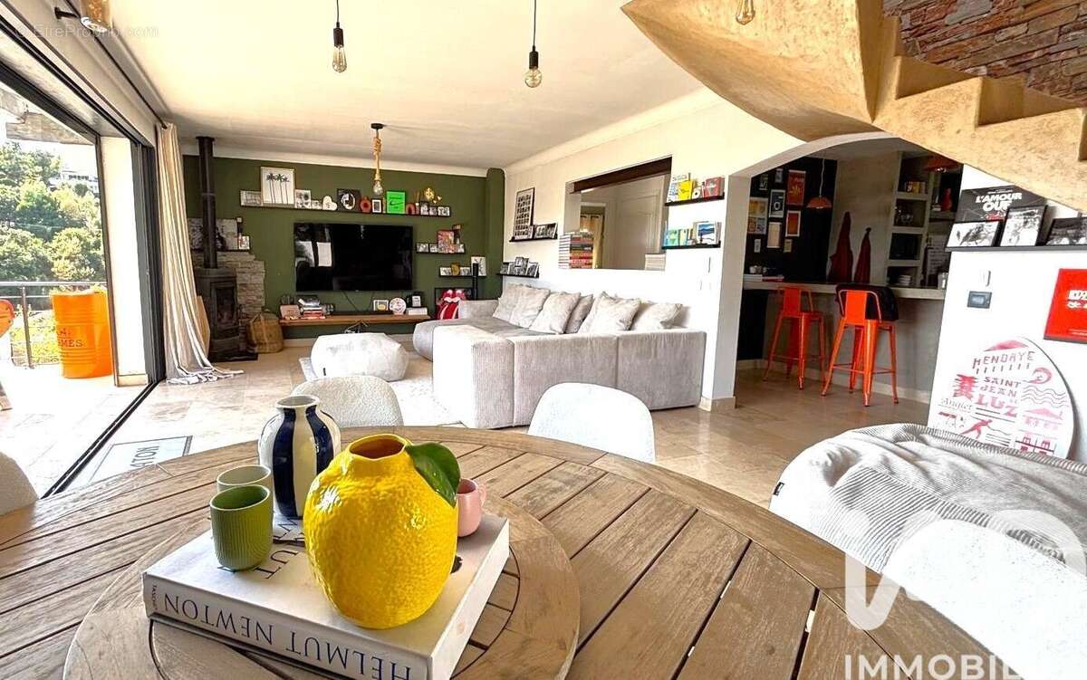 Photo 8 - Maison à ROQUEBRUNE-SUR-ARGENS