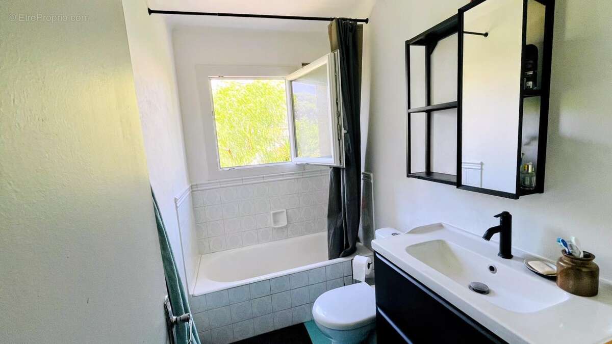Maison 83 m² à Cogolin  - photo 10