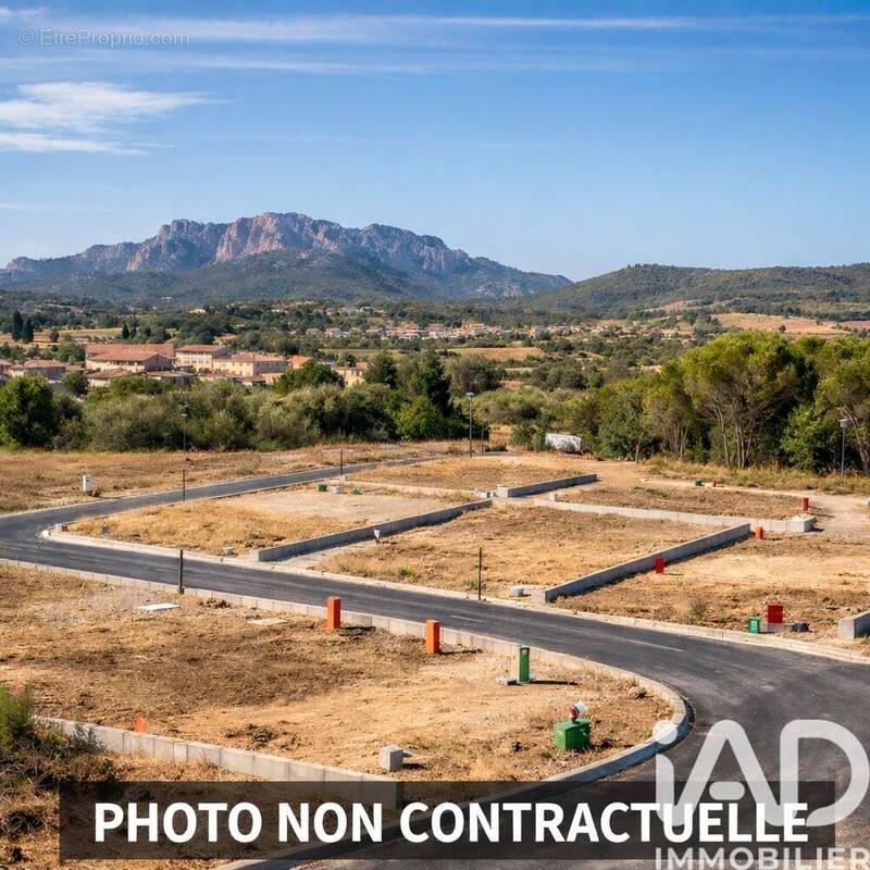 Photo 1 - Terrain à ROQUEBRUNE-SUR-ARGENS