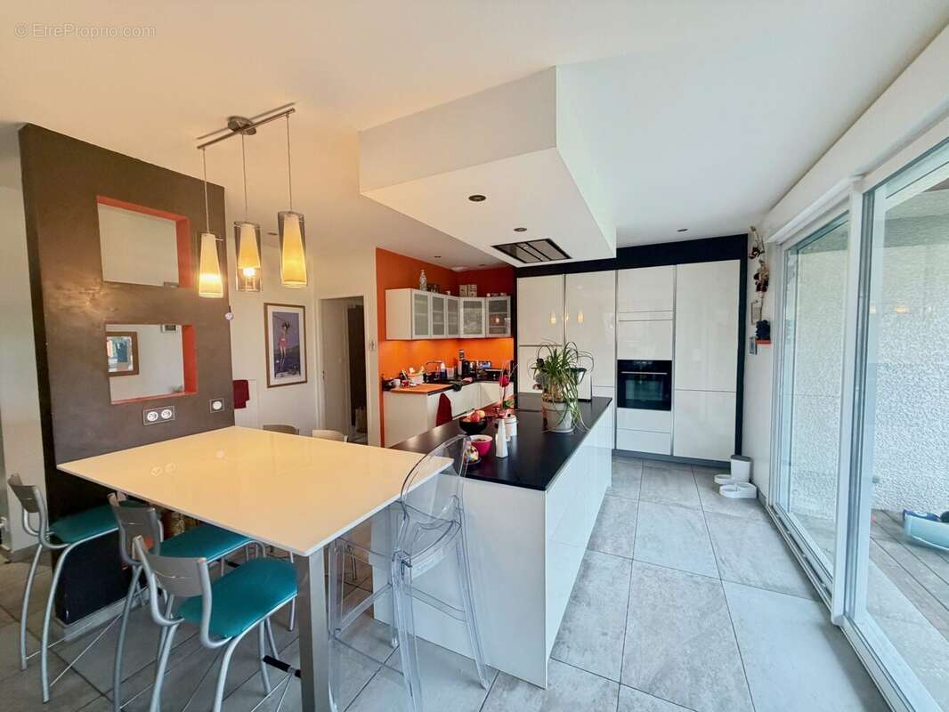 Maison à SAINT-GENEST-LERPT