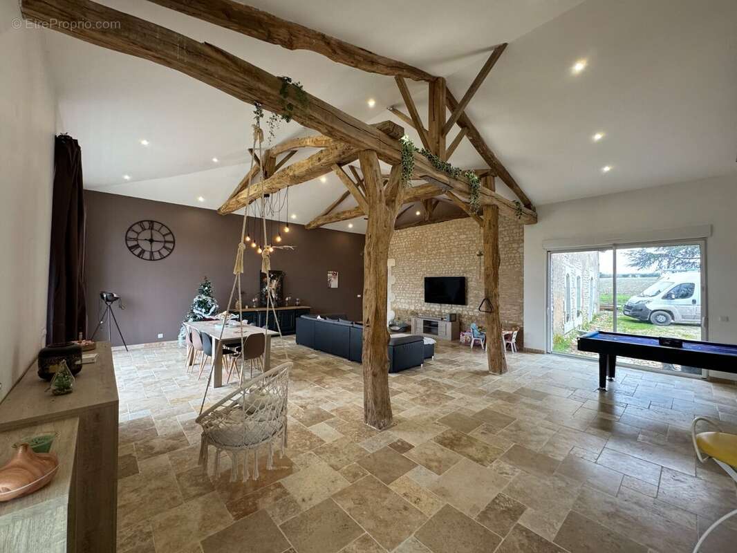 Maison 233 m² à Berneuil  - photo 216