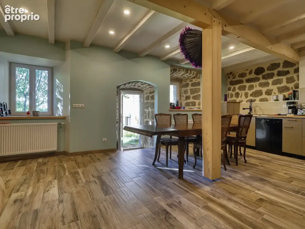 Ensemble immobilier de charme avec résidence principale et 3 gîtes, vaste terrain SAINT AGREVE (07) - photo 4
