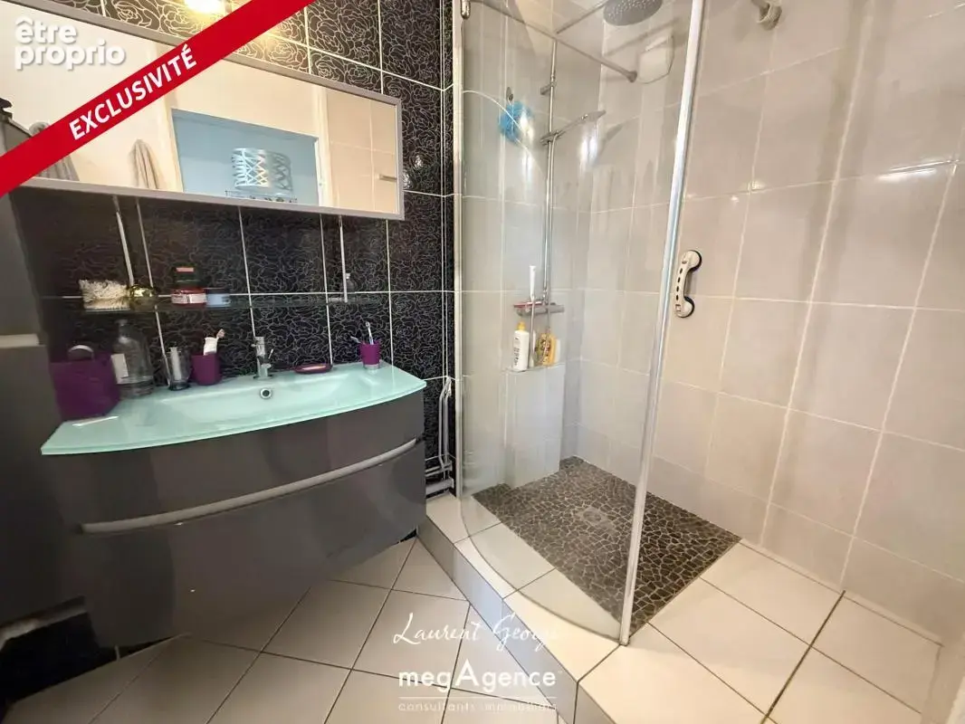 Appartement T4 lumineux, parking - Saint-Julien - photo 3