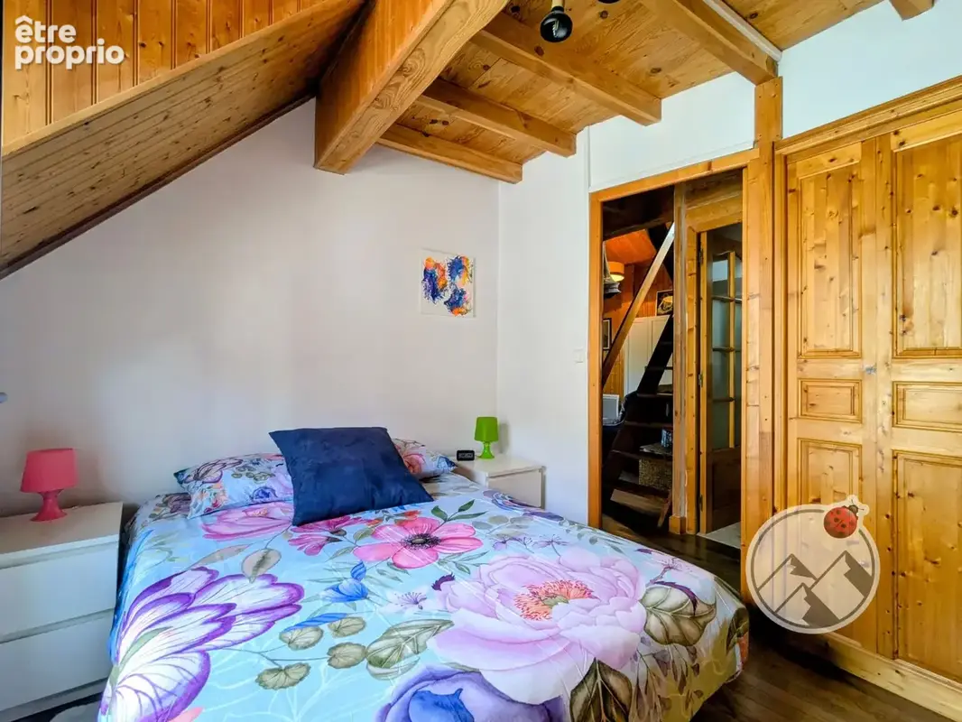 Centre ville d'Argelès-Gazost : maison de ville de caractère entièrement rénovée avec 2 chambres + mézzanine - photo 9