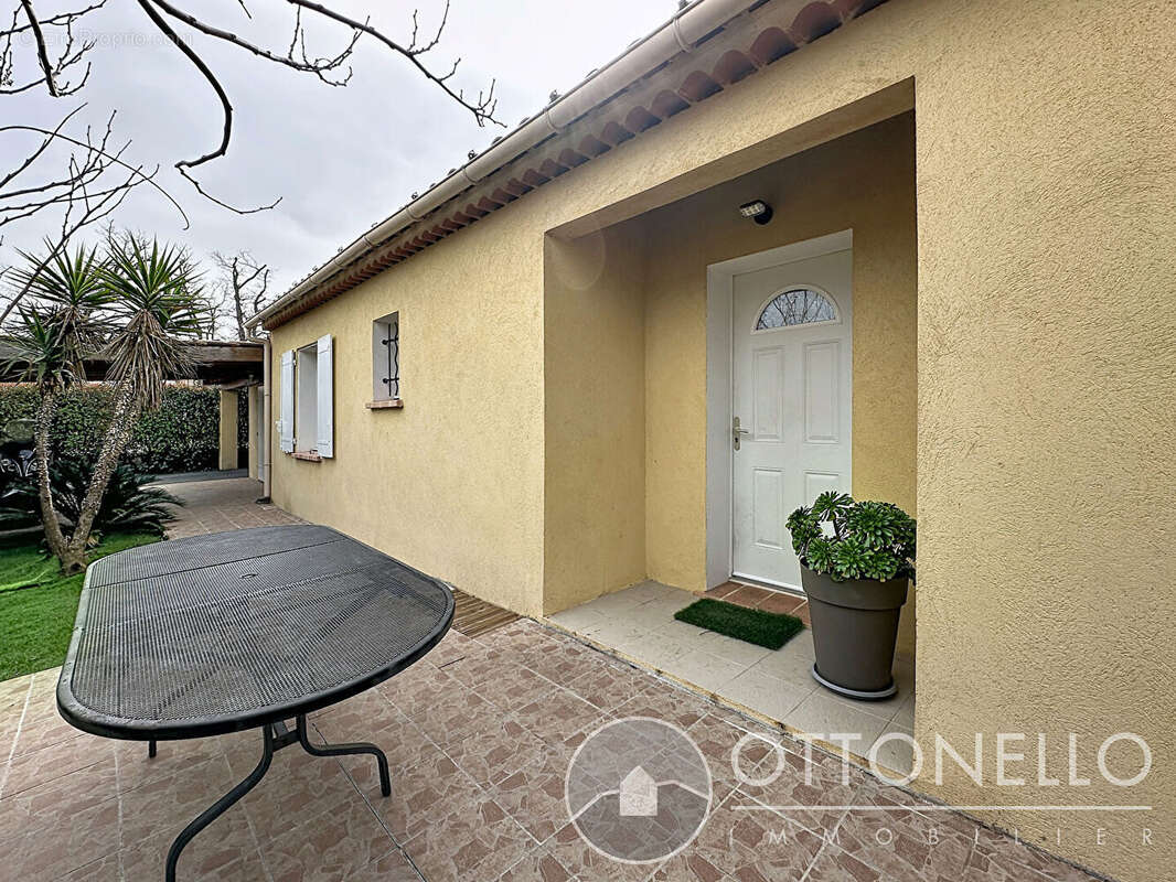 Maison à ROQUEBRUNE-SUR-ARGENS