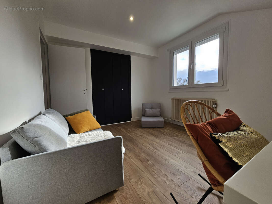 Maison à SAINT-DENIS-DE-L'HOTEL