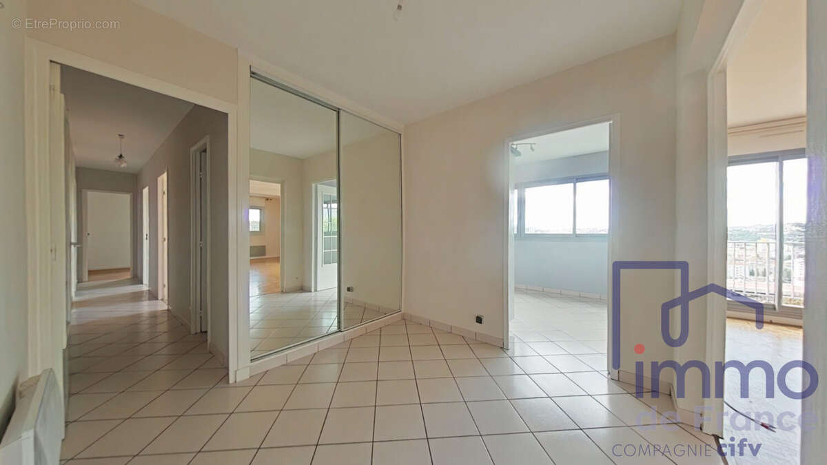 Appartement à SAINT-ETIENNE