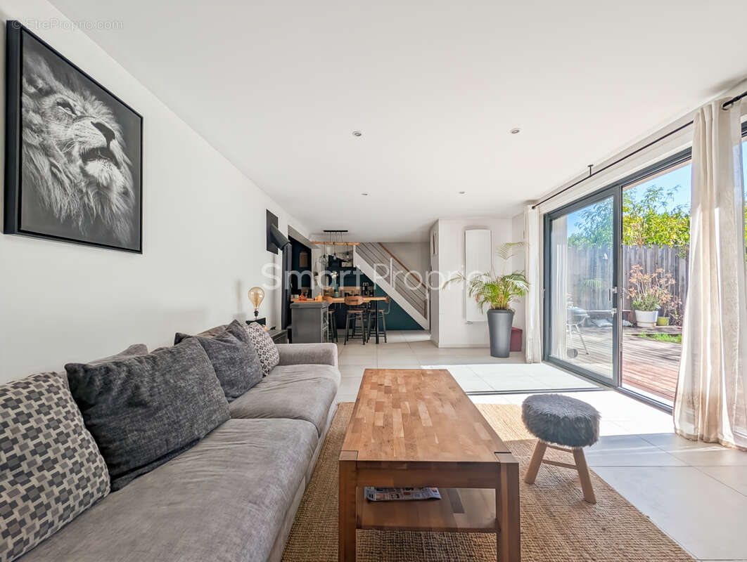 33320 eysines centre   maison familiale 134 m2   5 chambres   jardin - garage - photo 3