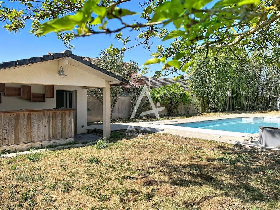 VILLEBICHOT (21) - Maison 7 pièces - Garages - Piscine - Tennis - photo 2