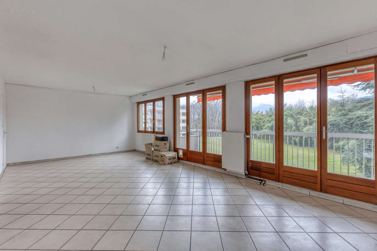 Appartement à MOIRANS