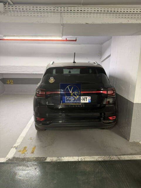 Parking à PARIS-9E