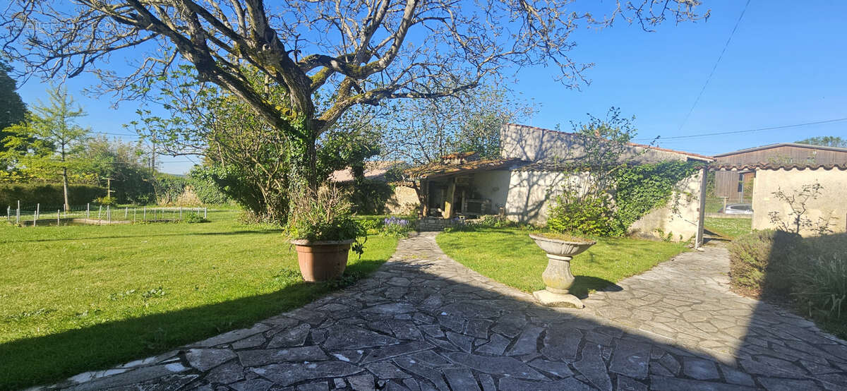 Maison à vendre de 7 pièces de 257 m2  edit - photo 5