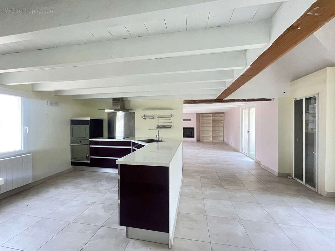 Maison à LA CHAPELLE-DES-MARAIS