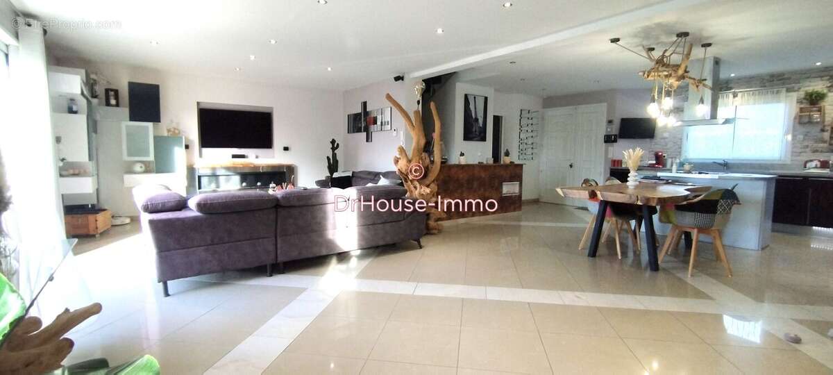 Maison à SAINT-OUEN-DE-THOUBERVILLE