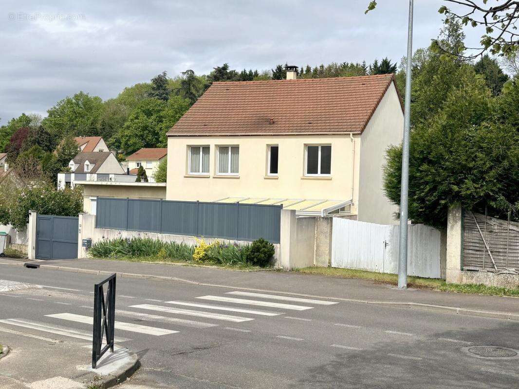 Maison à ELANCOURT