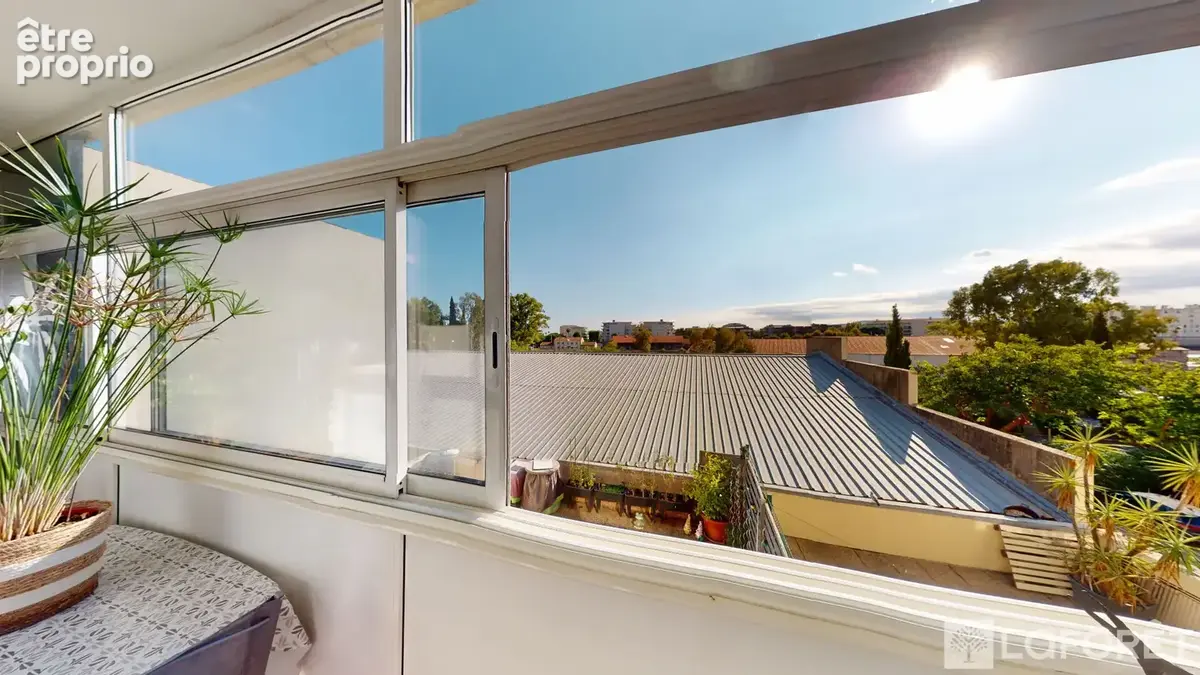 Bel appartement T3 avec terrasse plein sud , proche mer et commerces . - photo 6