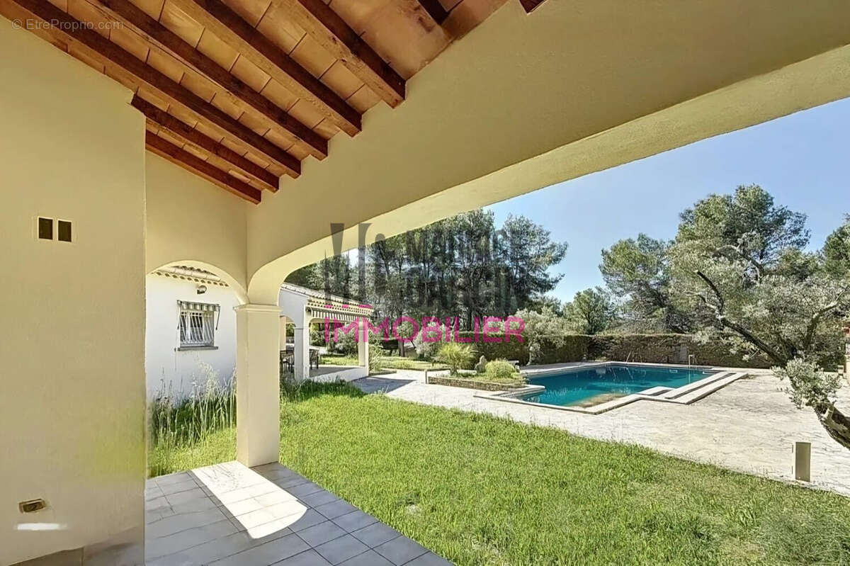 Maison à PERNES-LES-FONTAINES