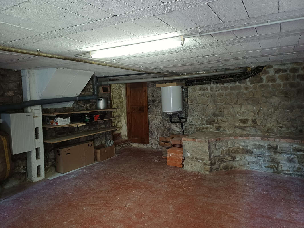 Maison à MONTREGARD