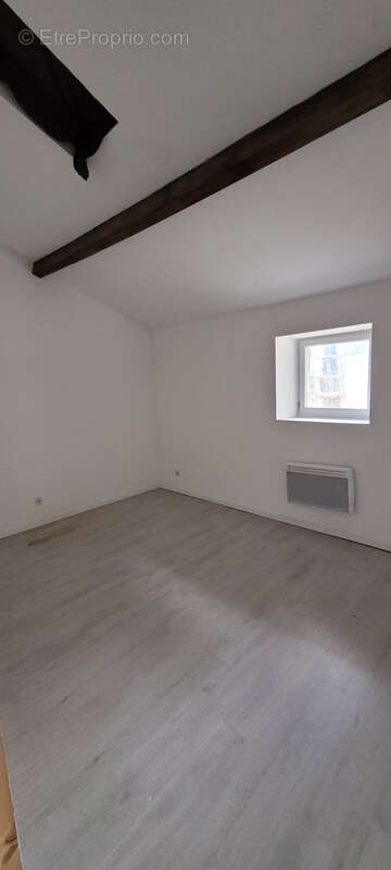 Dordogne secteur Ribérac maison en location rapport 800 € mois  centre maison 4 chambres et petite cour de 30 - photo 5