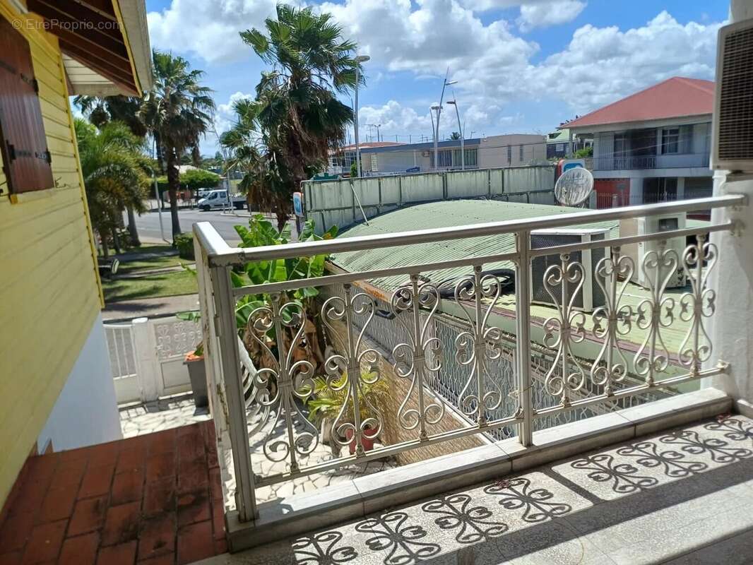 Maison à LES ABYMES