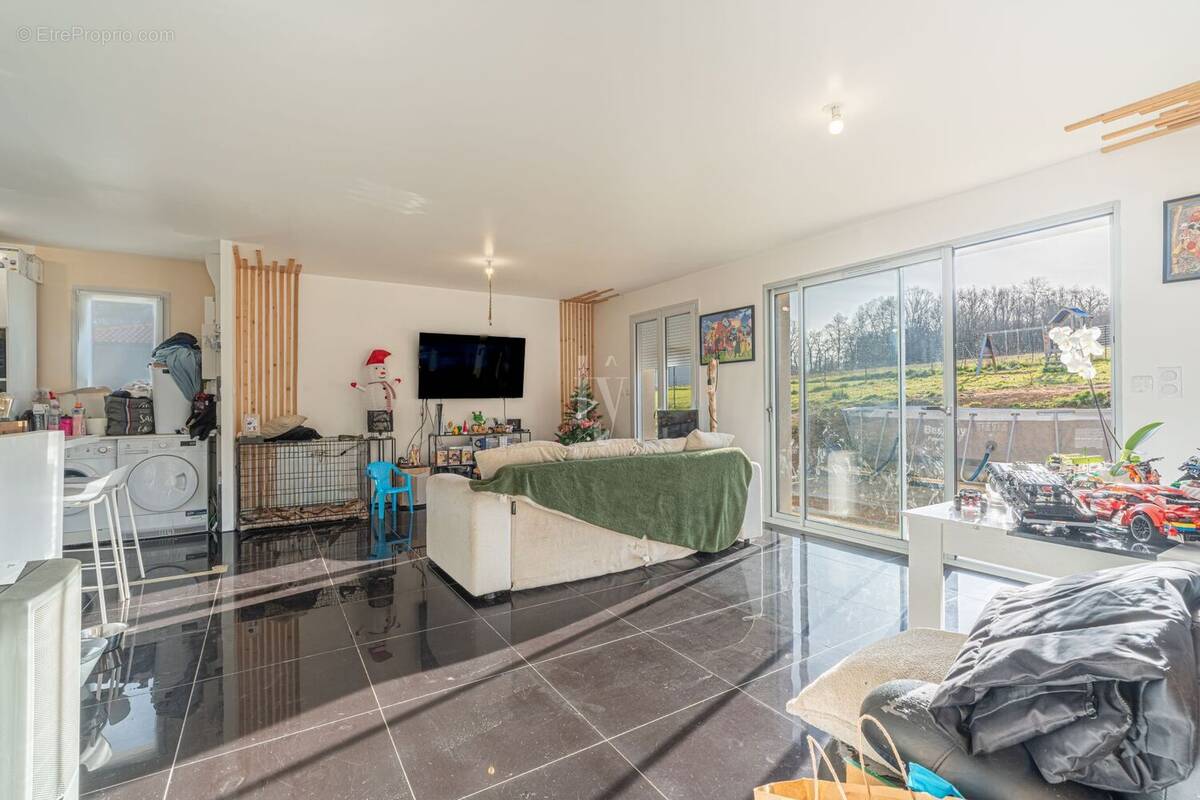 Maison à ORADOUR-SUR-GLANE