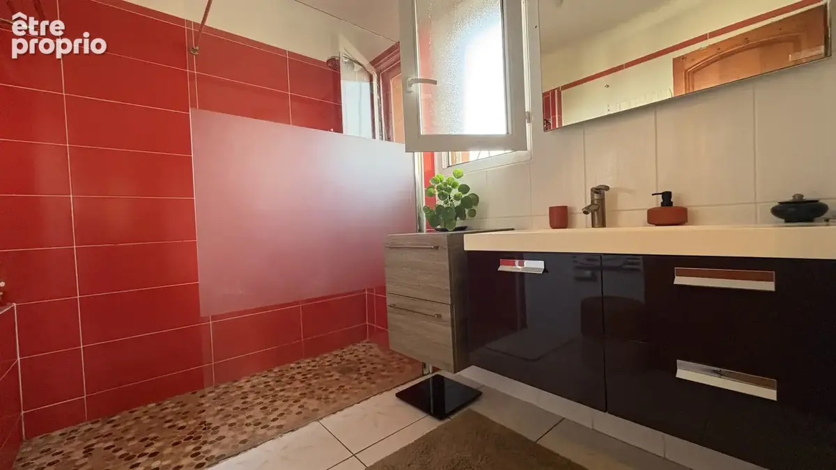 Le pradet   maison familiale de 140 m2 avec piscine, vue dégagée et garage - photo 12