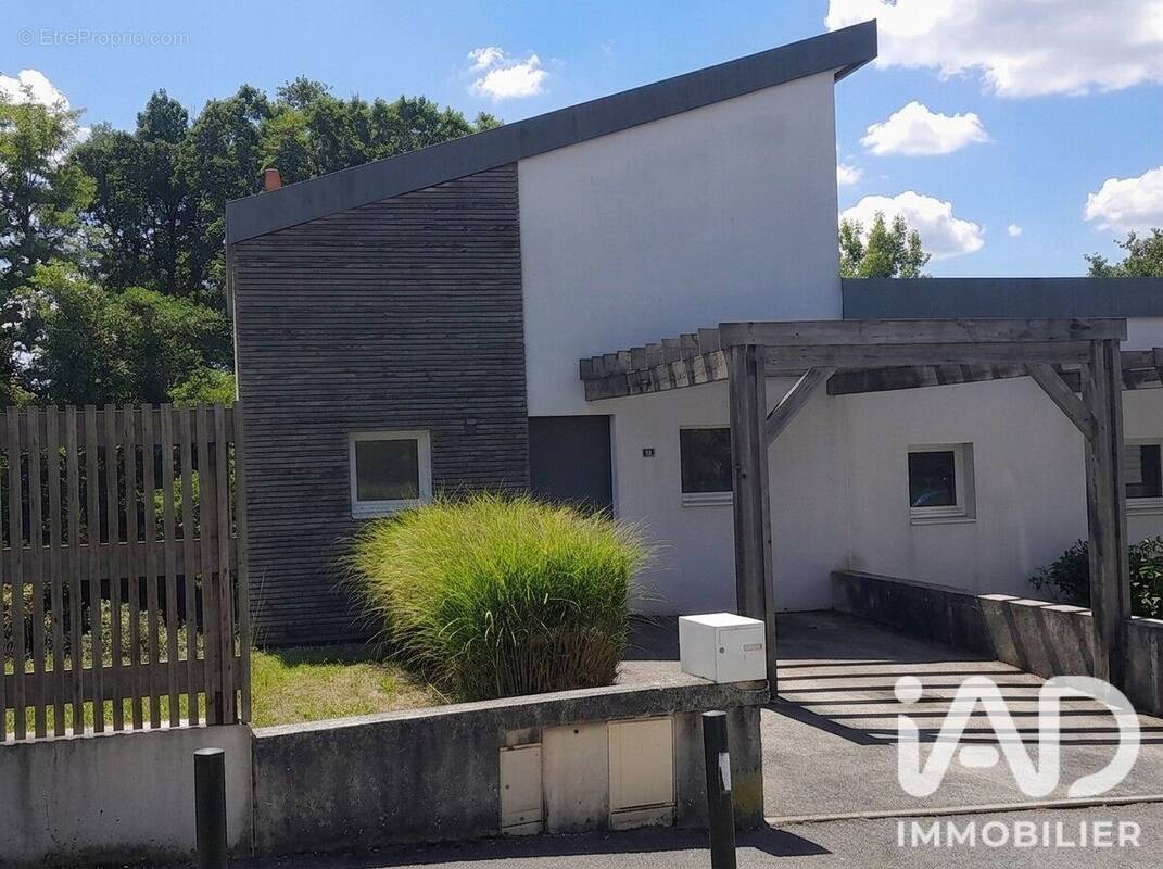 Photo 1 - Maison à AMBARES-ET-LAGRAVE
