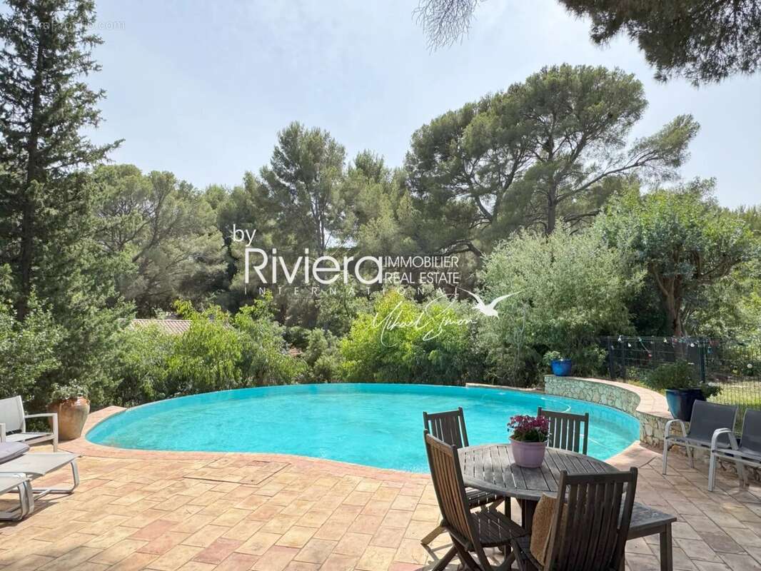 Propriété au charme provençal sur une parcelle de 2821m2 ave - photo 6