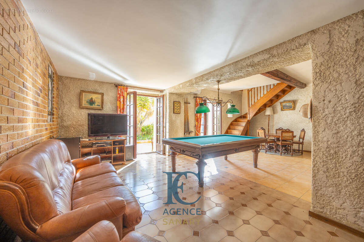 Maison à SAINT-CYR-SUR-MER