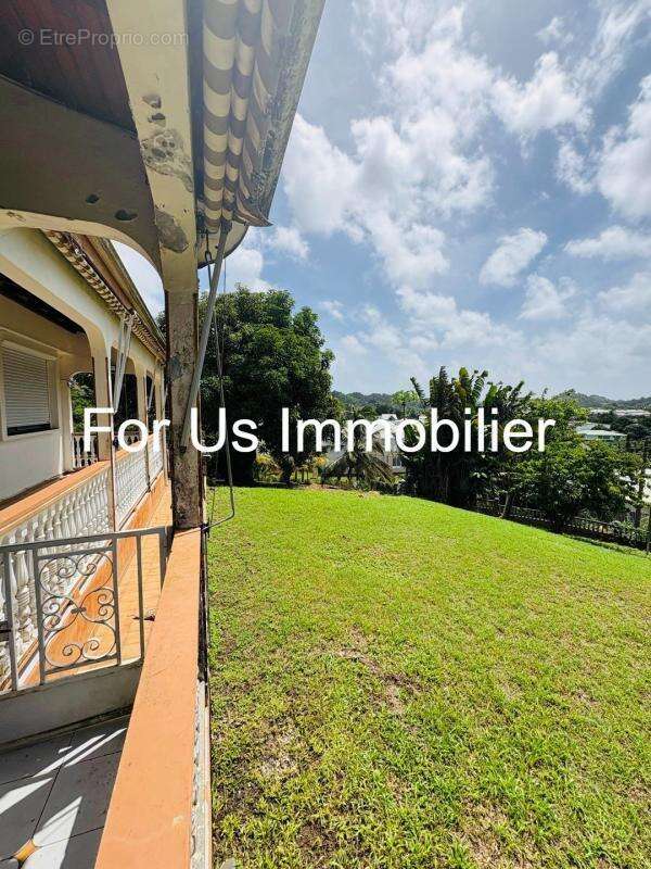 Maison à LES ABYMES