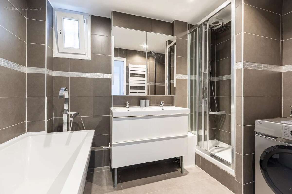 Appartement à PARIS-17E