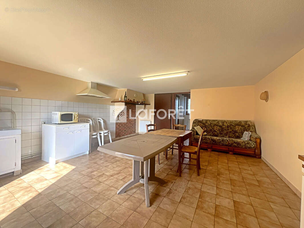 Maison à DOMMARTIN-LES-CUISEAUX