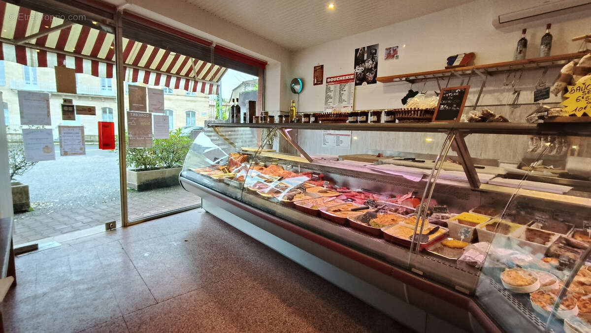 Commerce à SAINT-CHRISTOLY-DE-BLAYE