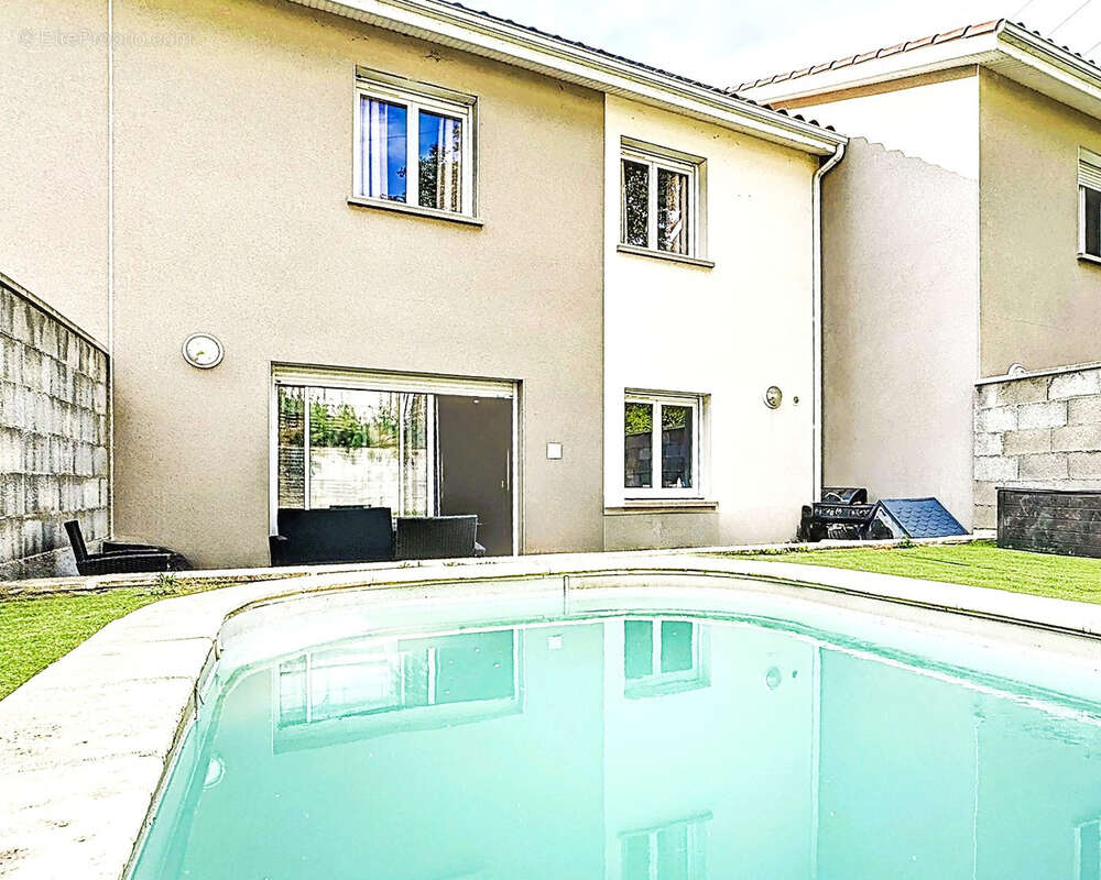 Maison à REVENTIN-VAUGRIS