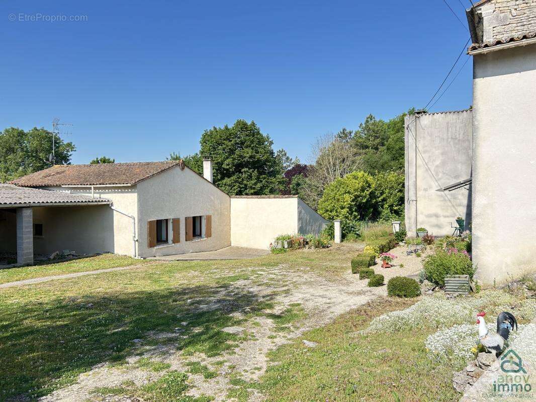 A vendre saint cybardeaux proche rouillac 4 maisons dont 2 l - photo 3