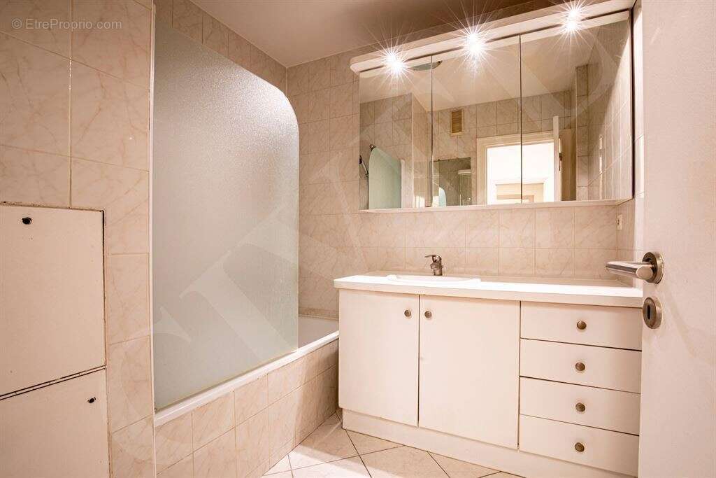 Appartement à PARIS-8E