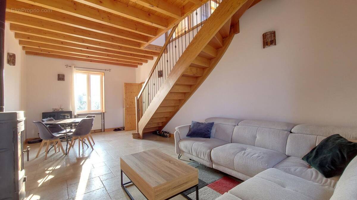 Maison à MAGNY-MONTARLOT