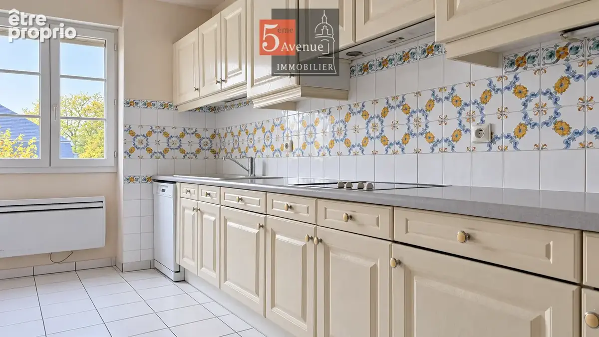 Appartement en duplex de 126 m2 au sol avec parking et ascenseur   proche centre-ville SENLIS - photo 4